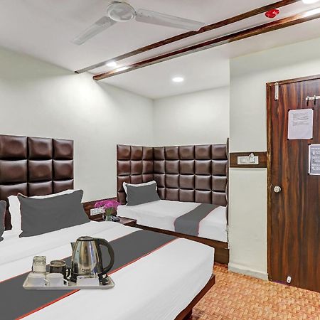 Collection O Laxmi Kuber Hotel Utran Exterior photo