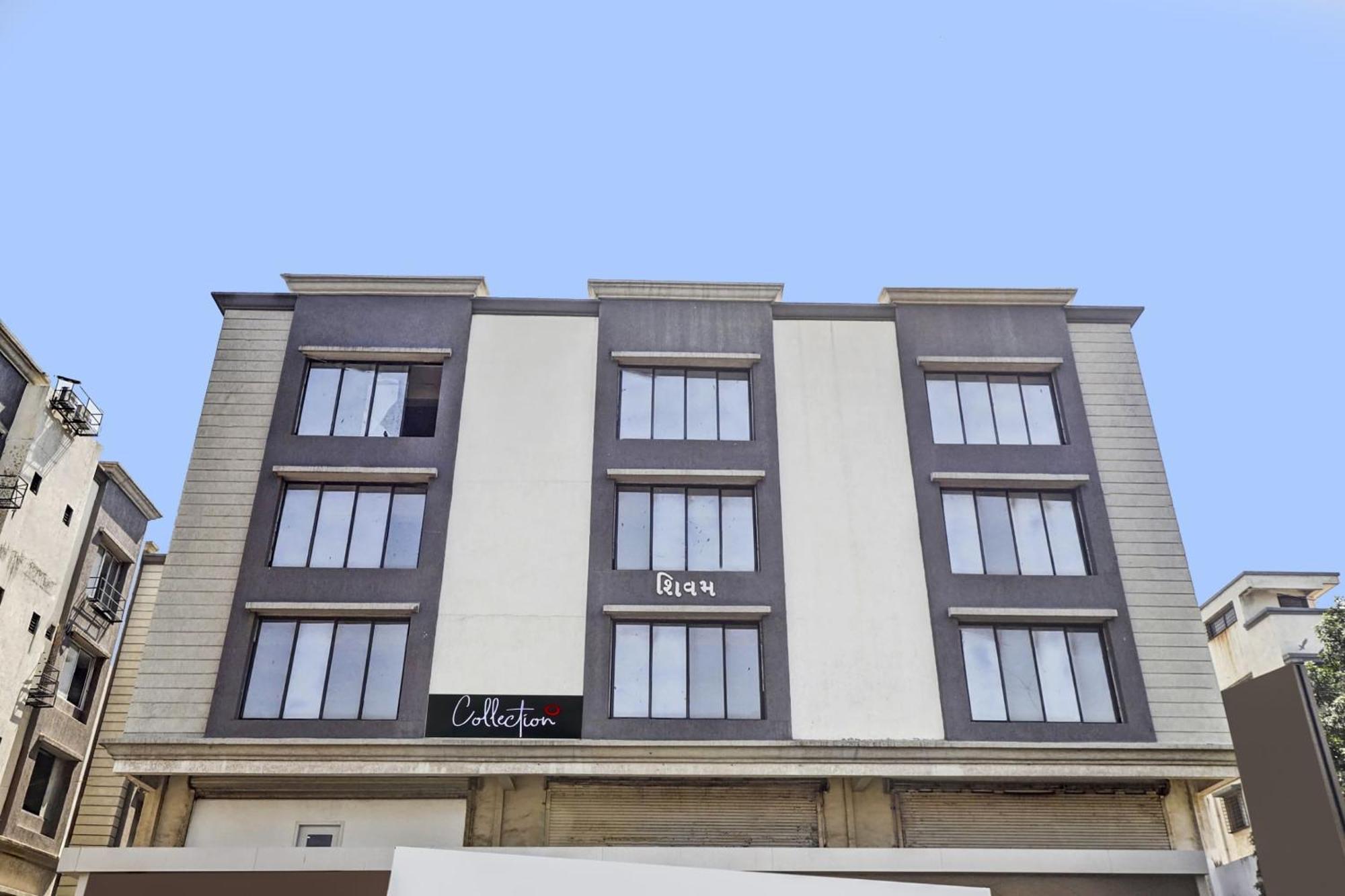 Collection O Laxmi Kuber Hotel Utran Exterior photo